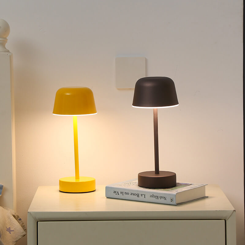 PRISMA PULSE FLARE – Dynamisk LED Bordslampa | Veska