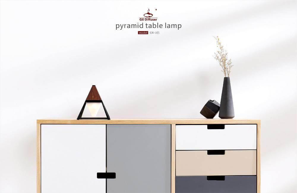 Pyramid Modern Touch Sänglamp Dekor | Veska