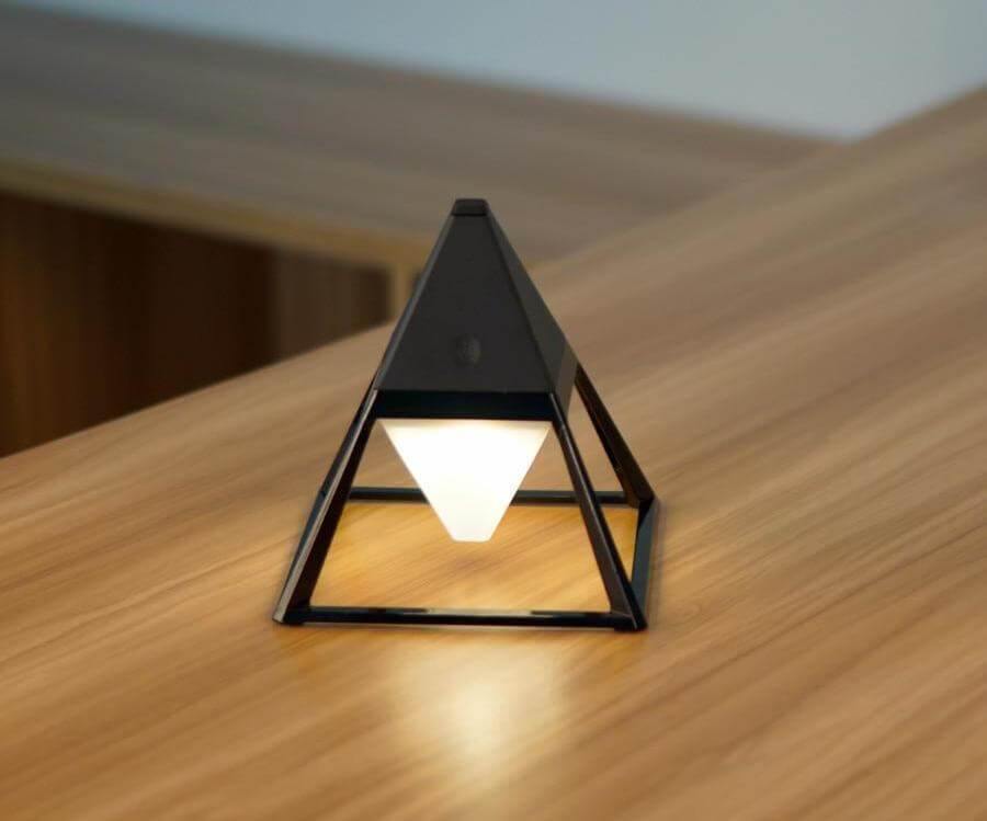 Pyramid Modern Touch Sänglamp Dekor | Veska