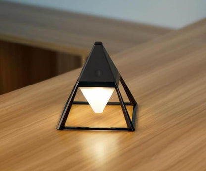 Pyramid Modern Touch Sänglamp Dekor | Veska