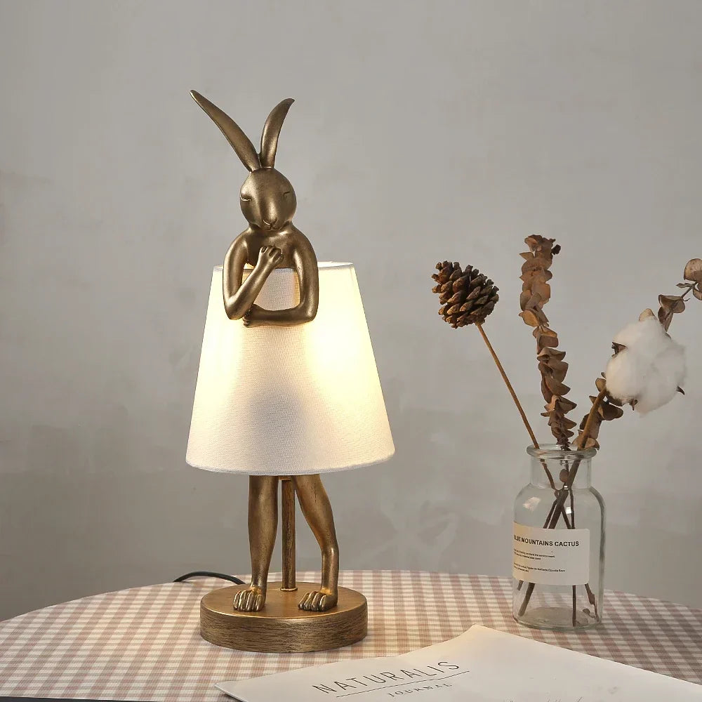 Rabbit Table Lamp – Dimbart LED Nattljus i Modern Design för Barnrum & Vardagsrum | Veska