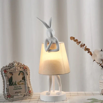 Rabbit Table Lamp – Dimbart LED Nattljus i Modern Design för Barnrum & Vardagsrum | Veska Vit 40 cm