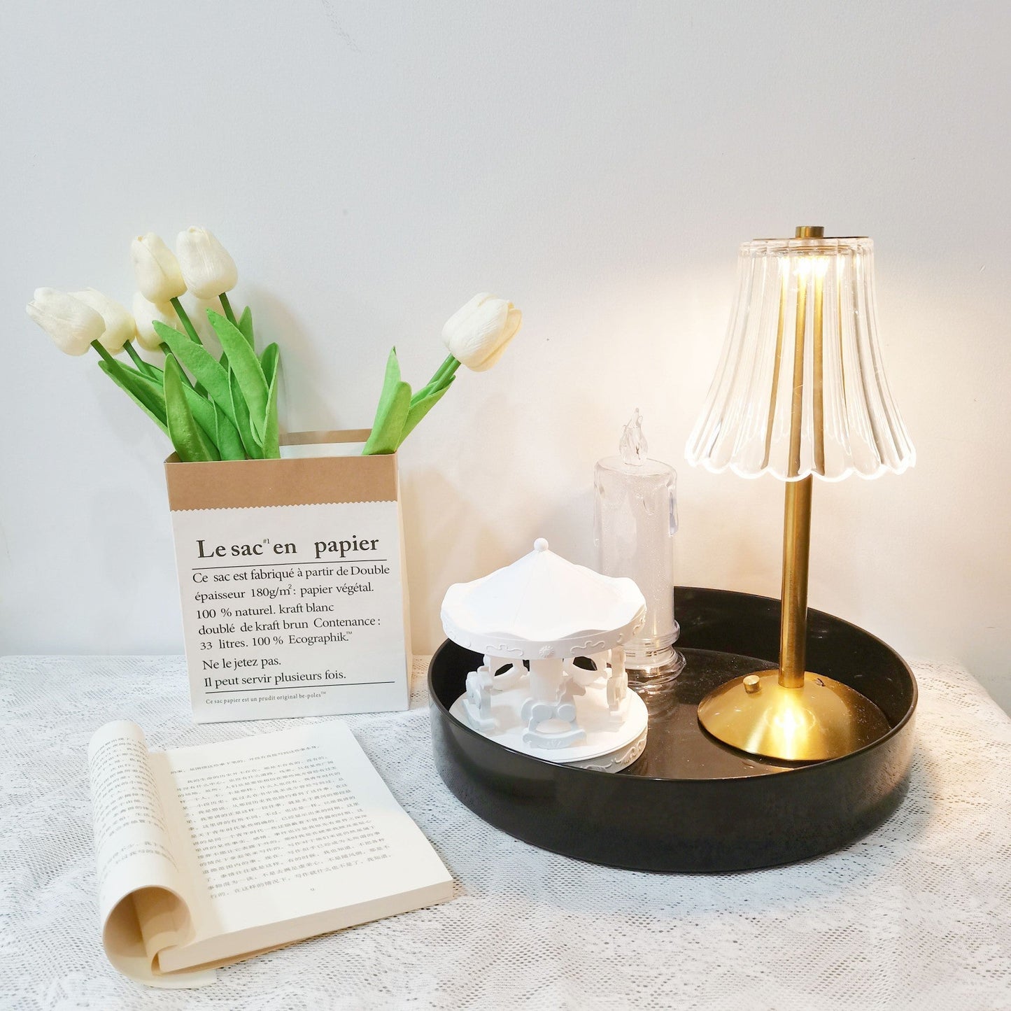RadiantGold – Elegant Bärbar Bordslampa | Veska