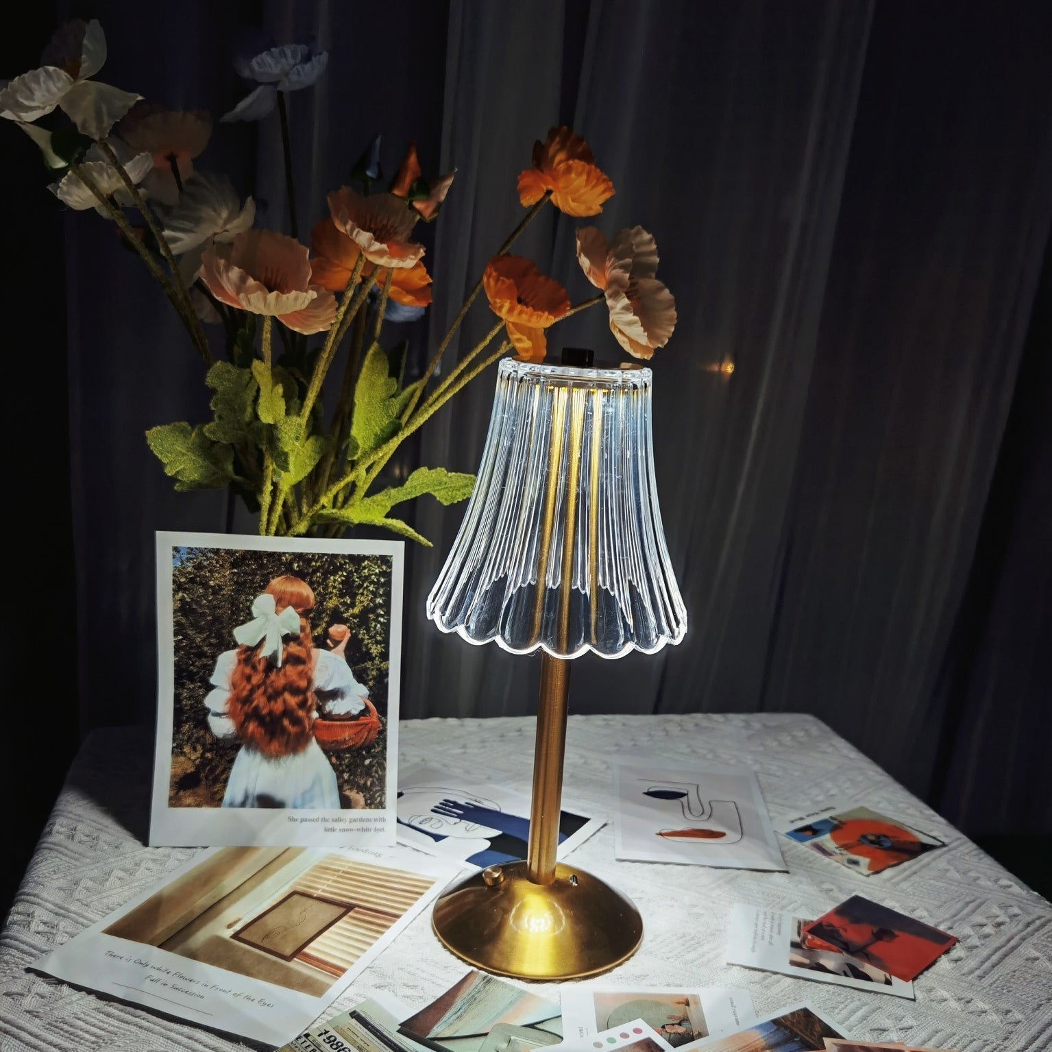 RadiantGold – Elegant Bärbar Bordslampa | Veska