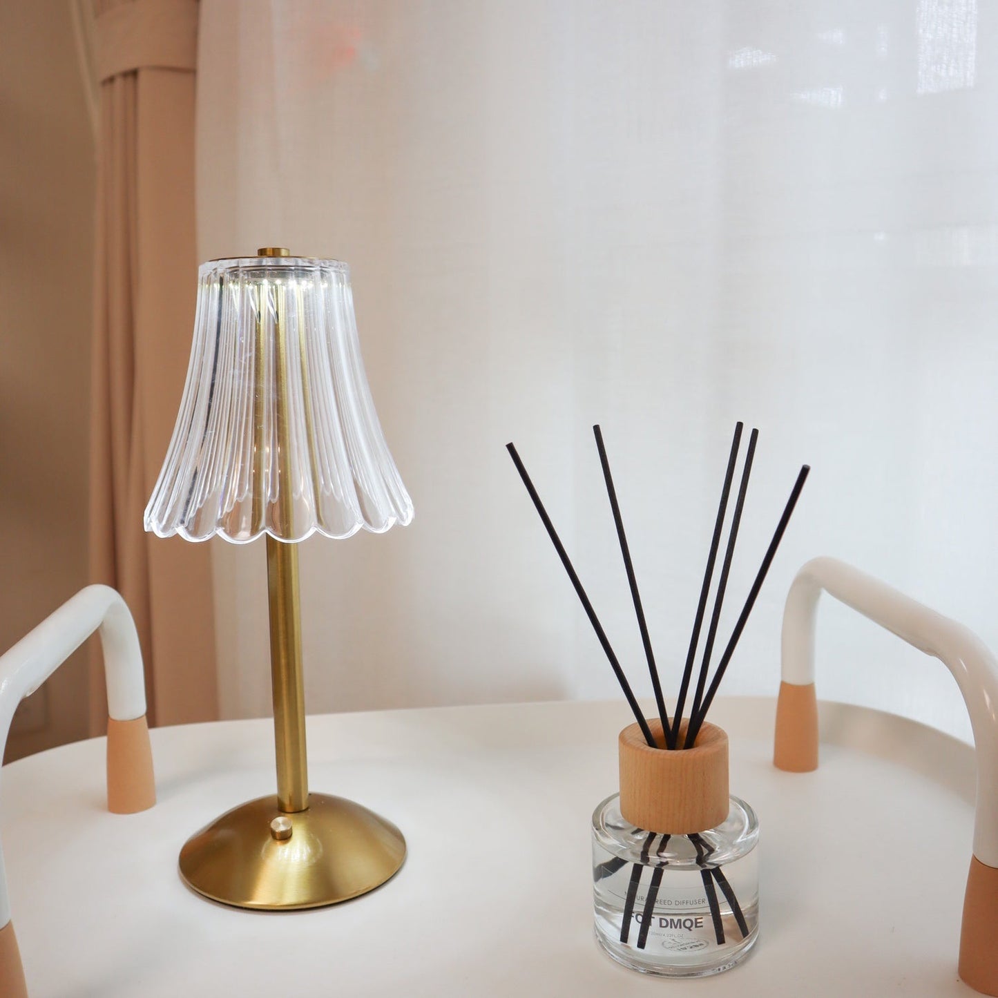 RadiantGold – Elegant Bärbar Bordslampa | Veska