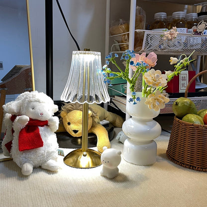RadiantGold – Elegant Bärbar Bordslampa | Veska