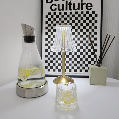 RadiantGold – Elegant Bärbar Bordslampa | Veska
