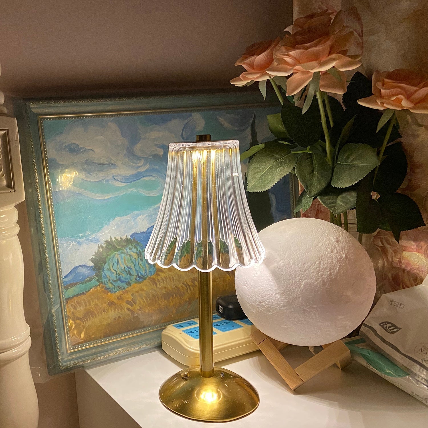 RadiantGold – Elegant Bärbar Bordslampa | Veska