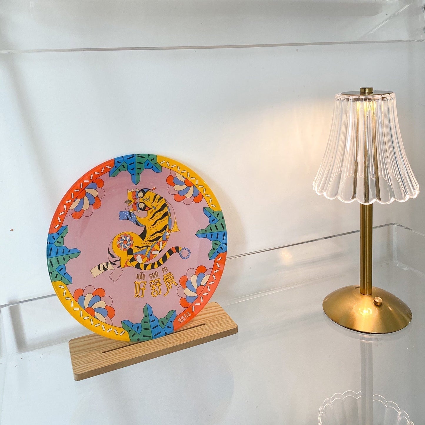 RadiantGold – Elegant Bärbar Bordslampa | Veska