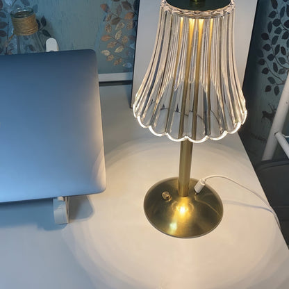 RadiantGold – Elegant Bärbar Bordslampa | Veska