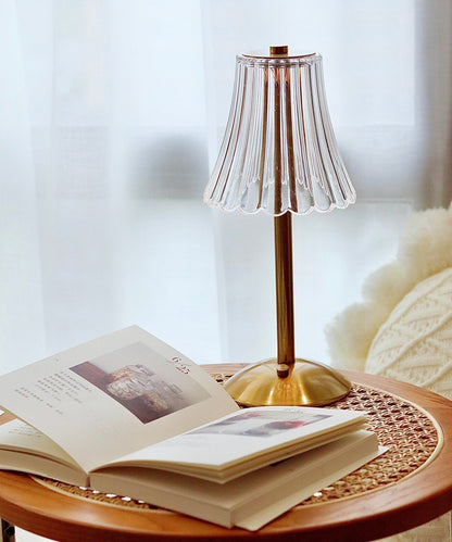RadiantGold – Elegant Bärbar Bordslampa | Veska