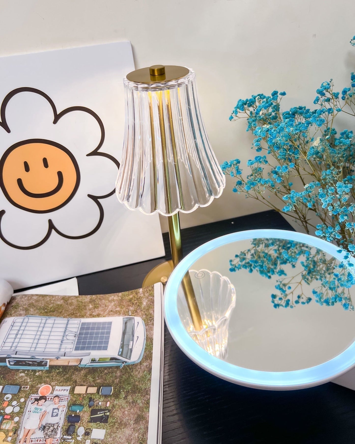 RadiantGold – Elegant Bärbar Bordslampa | Veska