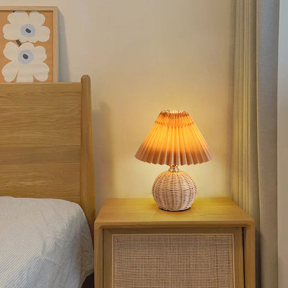 RattaLume Nordic LED Bordslampa | Vävd Rattan & Fällbar Tygytter | Stämningsljus | Dekor för Sovrummet | Veska Kaffe 5V