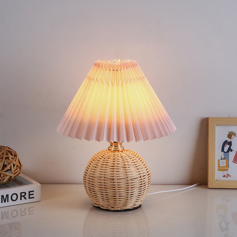 RattaLume Nordic LED Bordslampa | Vävd Rattan & Fällbar Tygytter | Stämningsljus | Dekor för Sovrummet | Veska Rosa 5V