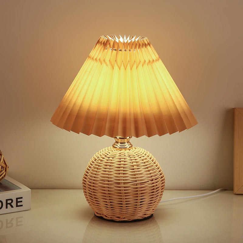 RattaLume Nordic LED Bordslampa | Vävd Rattan & Fällbar Tygytter | Stämningsljus | Dekor för Sovrummet | Veska