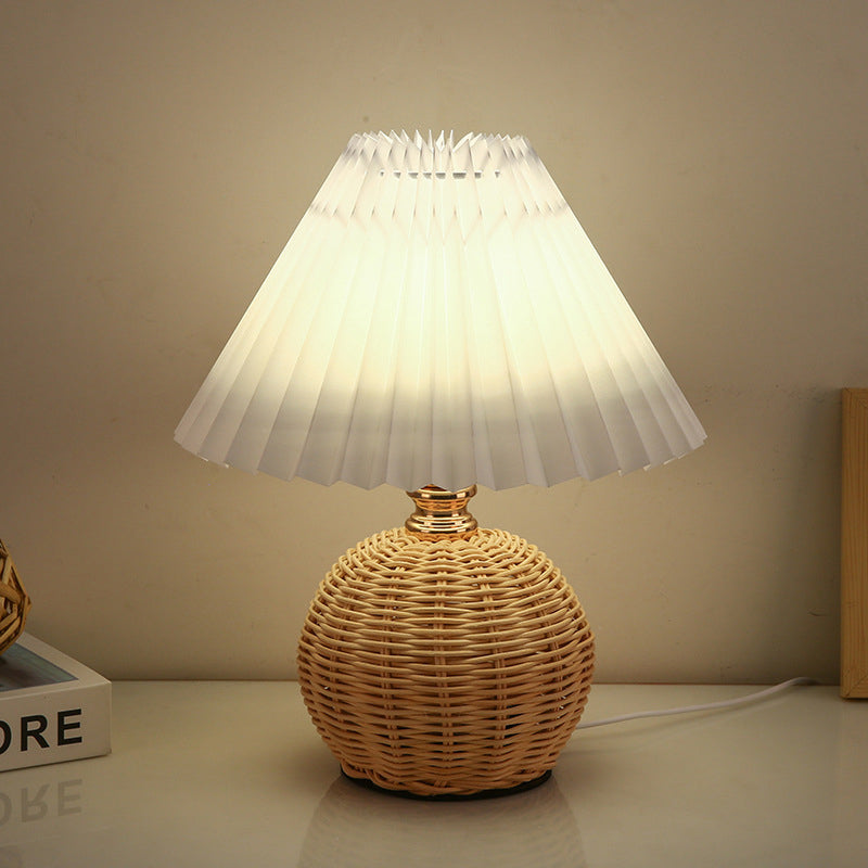 RattaLume Nordic LED Bordslampa | Vävd Rattan & Fällbar Tygytter | Stämningsljus | Dekor för Sovrummet | Veska Vit 5V