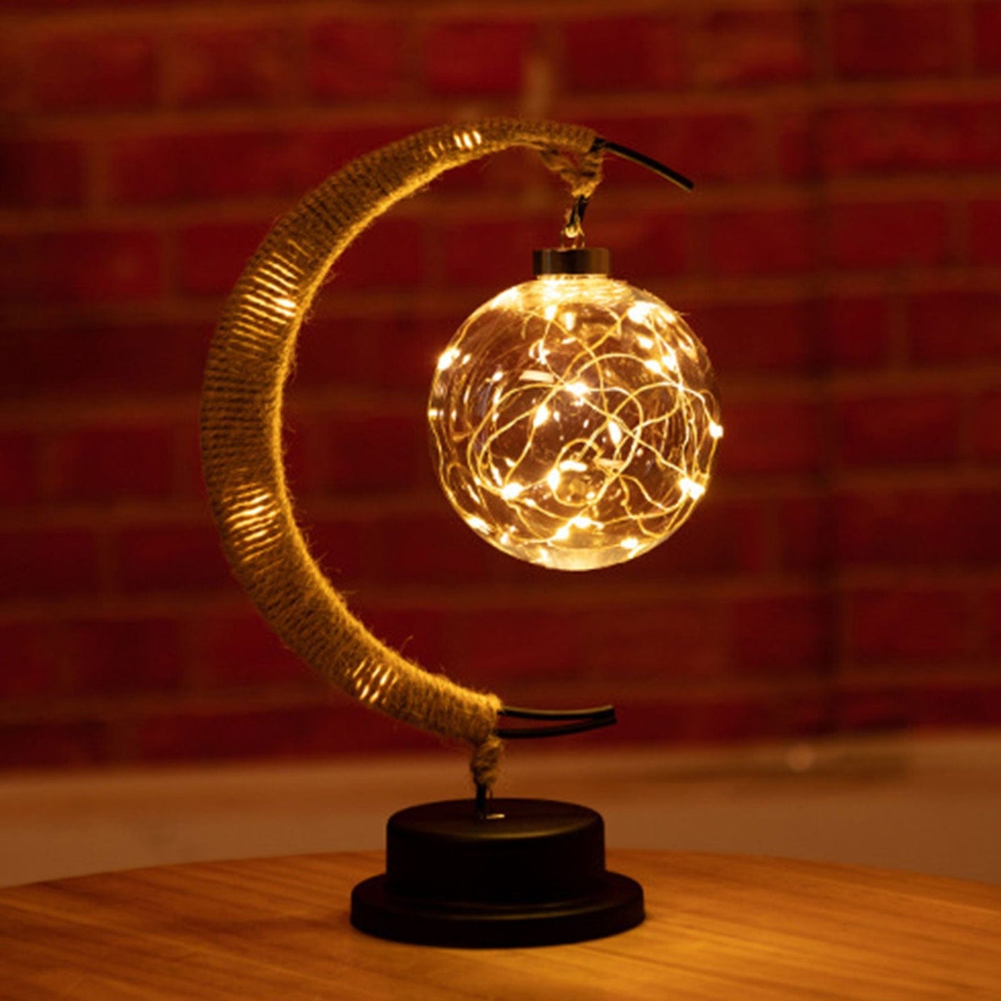 Rayvia Lunar Lamp - Halvmåne LED-ljus med glasglob för en mysig atmosfär | Veska Solnedgång guld