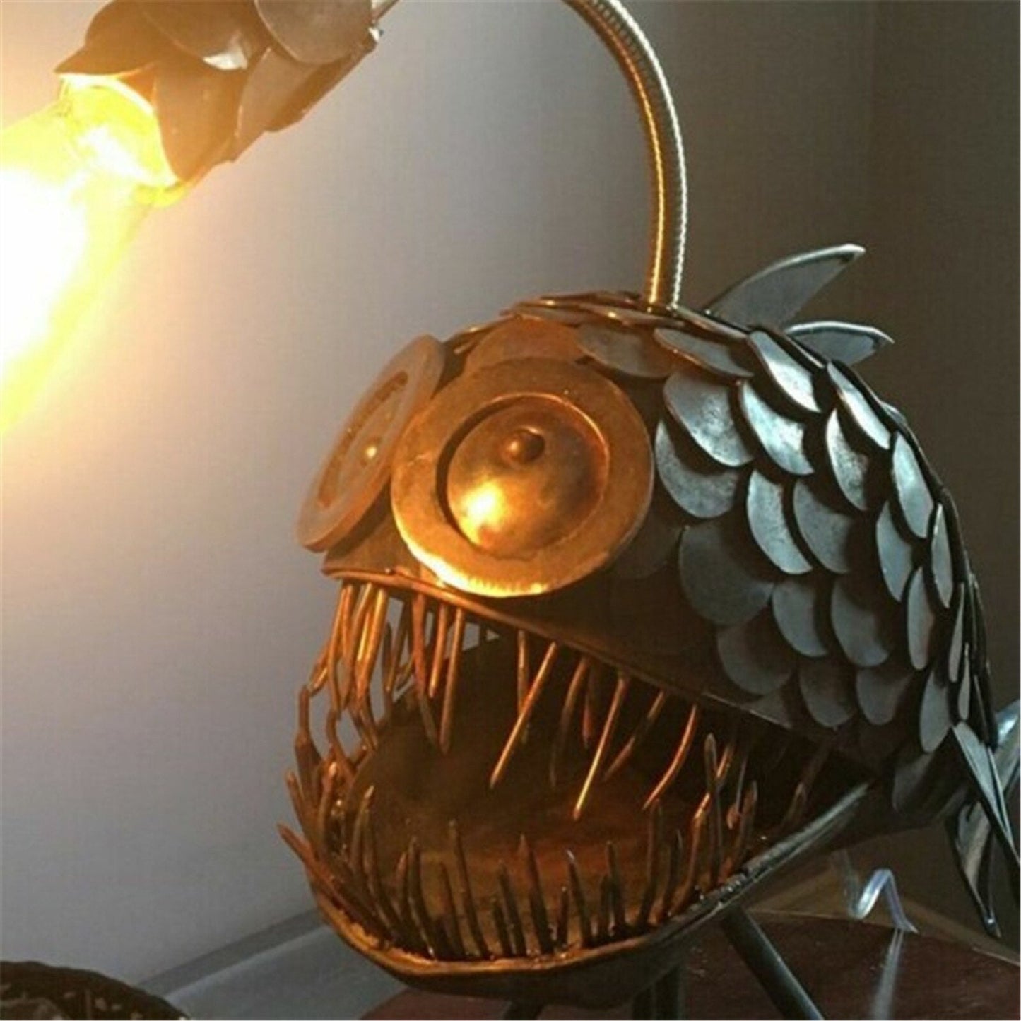 Retro Bordslampa Anglerfish Ljus med Flexibel Lampa Huvud Konstnärliga Bordslampor för Hem Bar Café Hem Konst Dekorativa Ornament | Veska