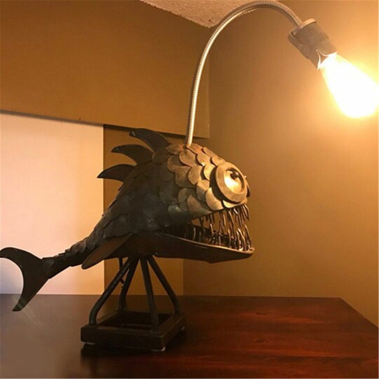 Retro Bordslampa Anglerfish Ljus med Flexibel Lampa Huvud Konstnärliga Bordslampor för Hem Bar Café Hem Konst Dekorativa Ornament | Veska