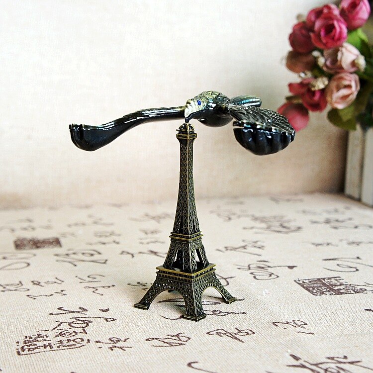 Retro Eagle Tower Balance Figurer | Veska