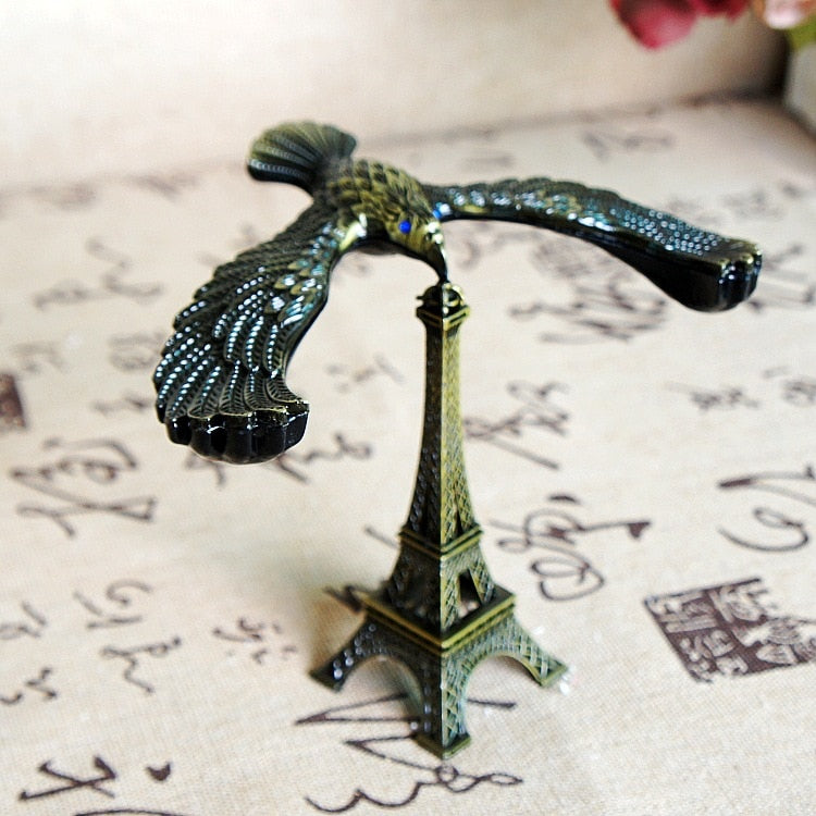 Retro Eagle Tower Balance Figurer | Veska B