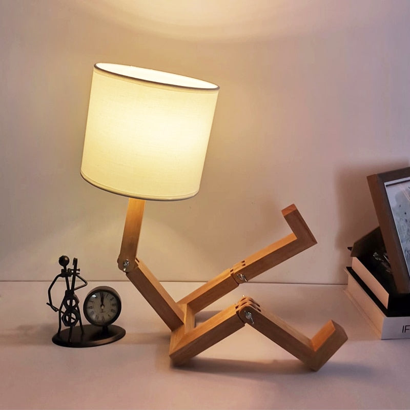 Robot Form Trä Bordslampa | Veska