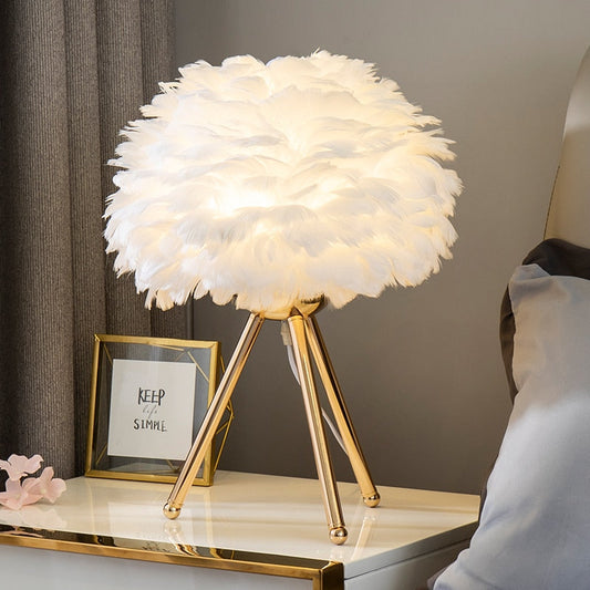 Romantisk Fjäderbordslampa Modern Nattduksbordslampa Vardagsrums Café Dekoration Bröllop Julklapp Strutsfjäder Ljus | Veska Vit guld