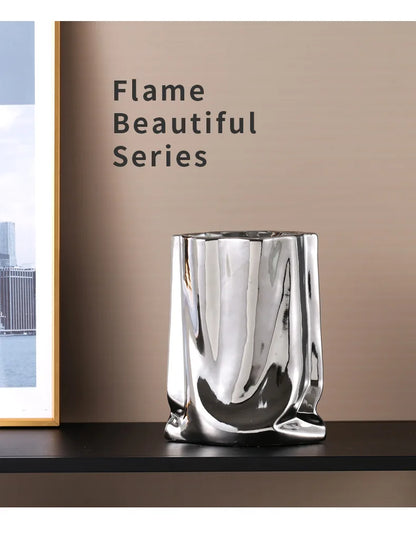 Royelux Silver Ruffle Plate Ceramic Vase Elegans Omdefinierad | Veska