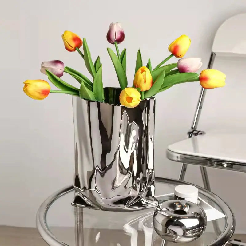Royelux Silver Ruffle Plate Ceramic Vase Elegans Omdefinierad | Veska