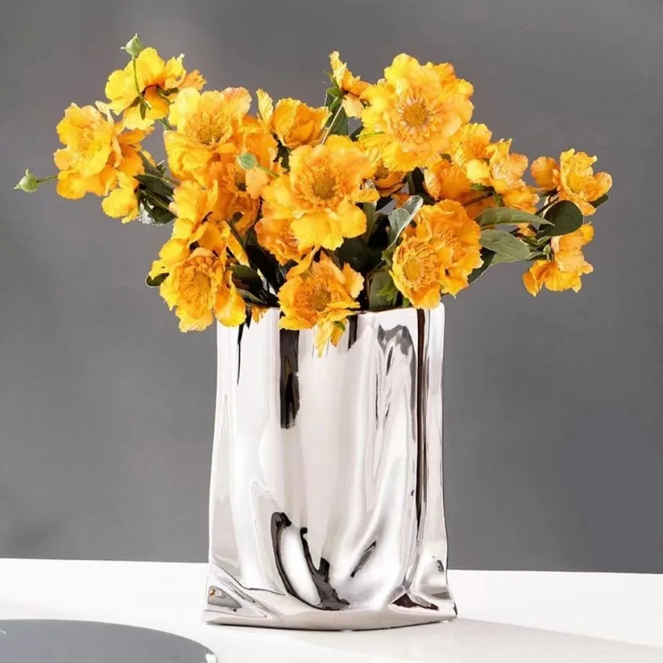 Royelux Silver Ruffle Plate Ceramic Vase Elegans Omdefinierad | Veska