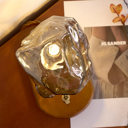 RusticLume – Amber Glas och Trä Bordslampa | Veska