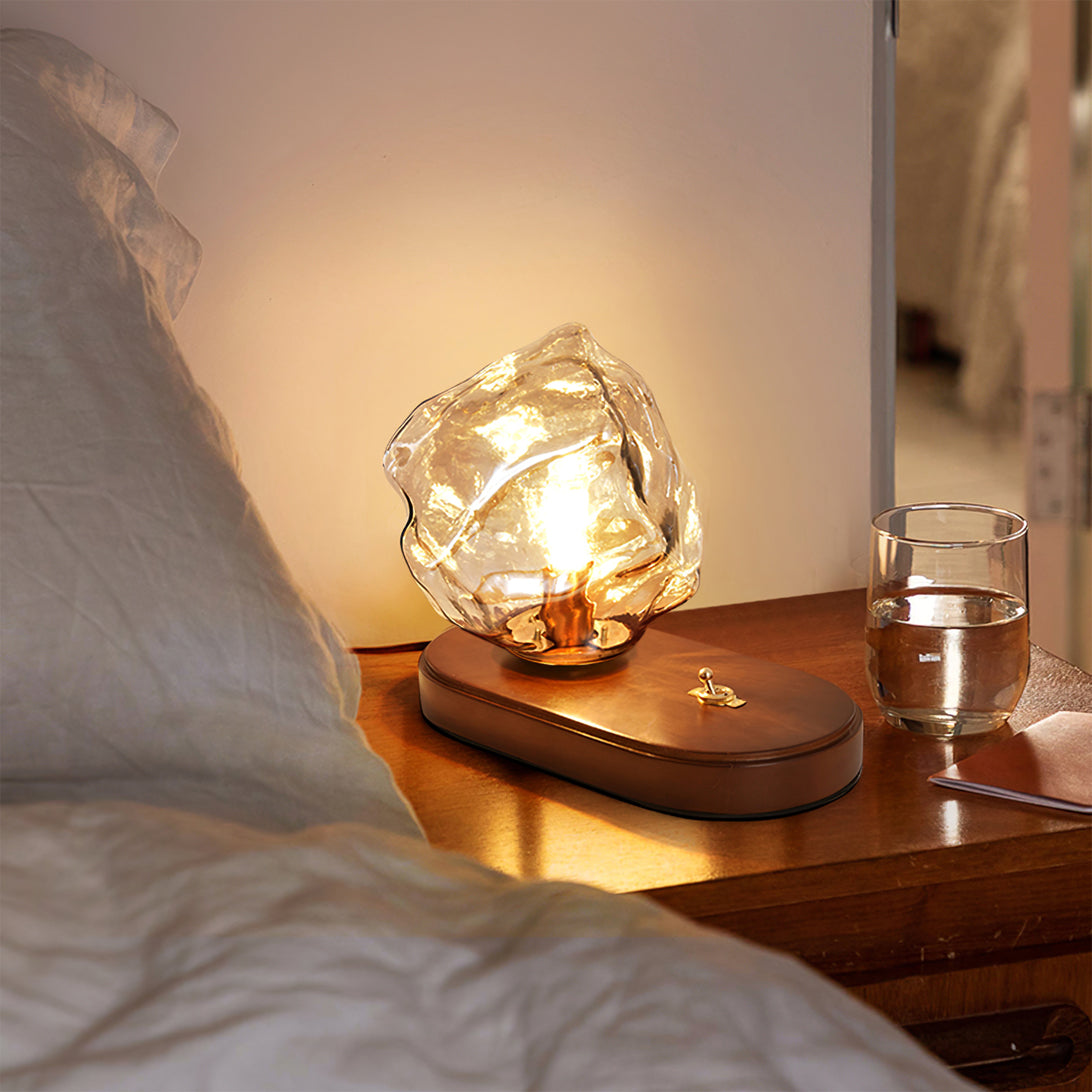 RusticLume – Amber Glas och Trä Bordslampa | Veska