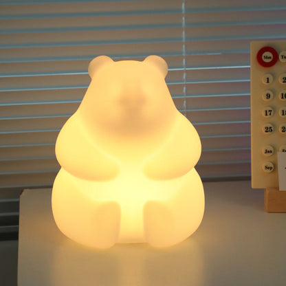 Samtida Kreativ Björn PE LED Bordslampa för Vardagsrummet | Veska 5V Varm Ljus (3000K)
