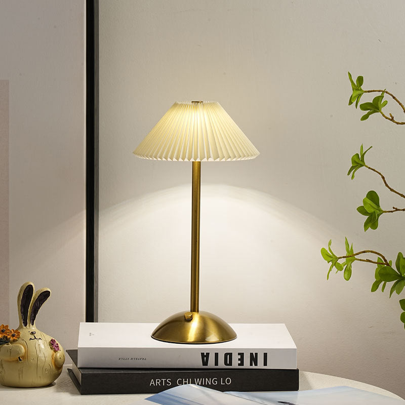 Samtida skandinavisk uppladdningsbar järn tyg konvikt LED bordslampa för sängbord | Veska