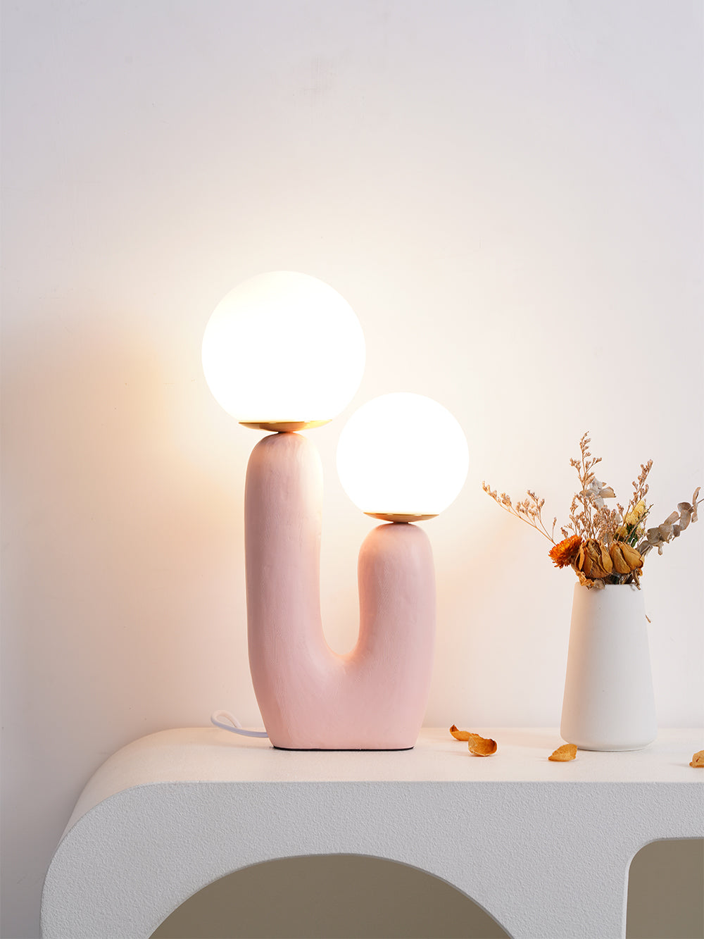 Samtida stil bordslampa med naturlig accent | Veska
