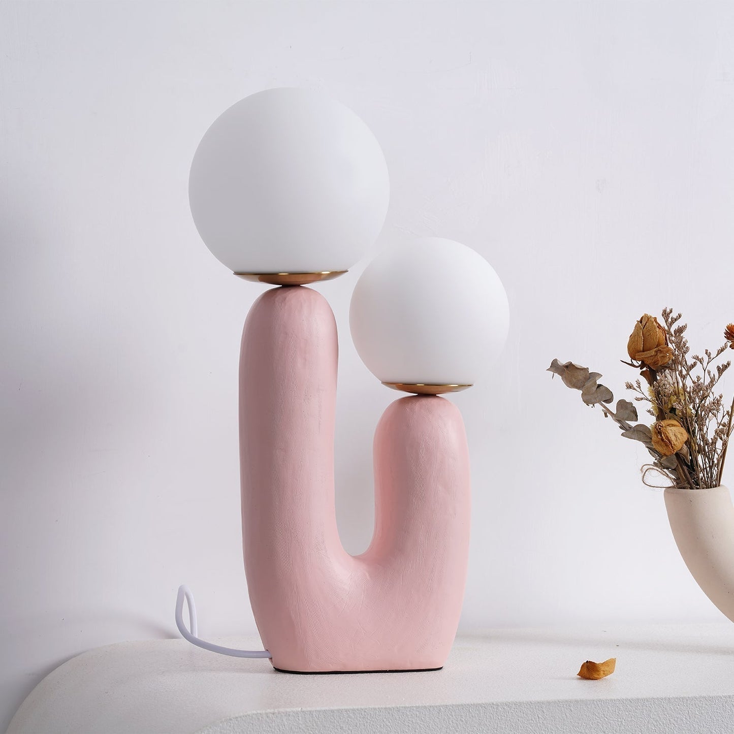 Samtida stil bordslampa med naturlig accent | Veska