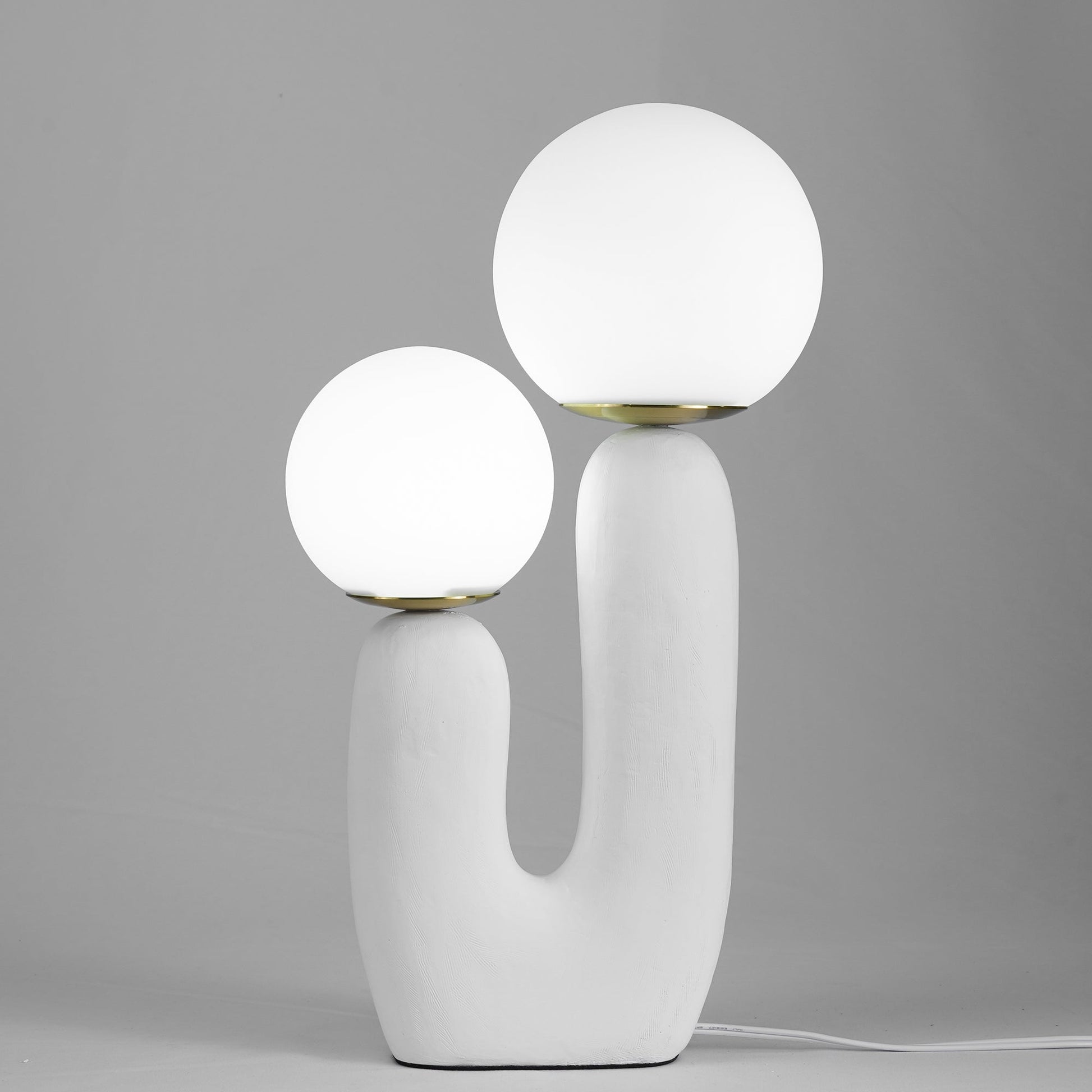 Samtida stil bordslampa med naturlig accent | Veska