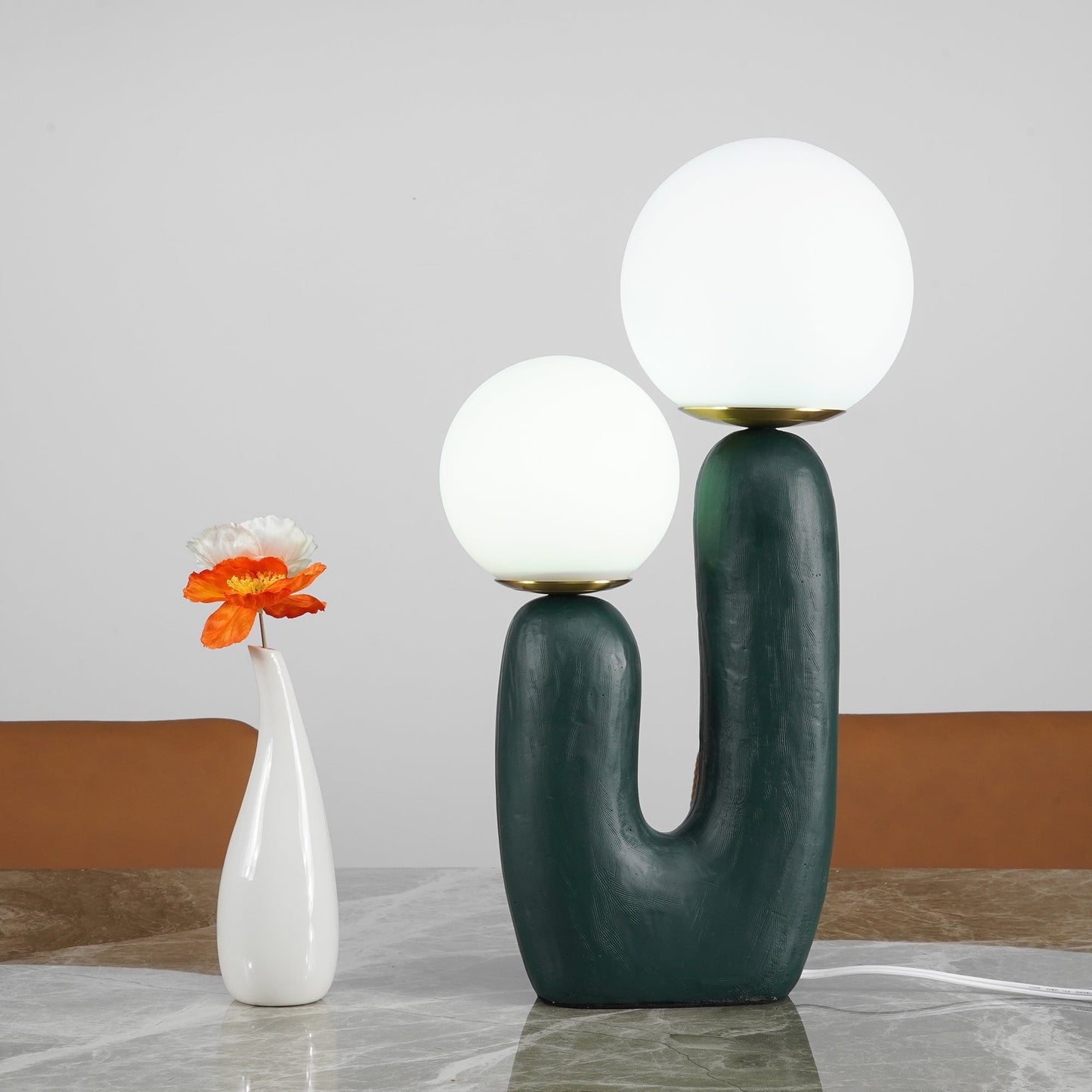 Samtida stil bordslampa med naturlig accent | Veska