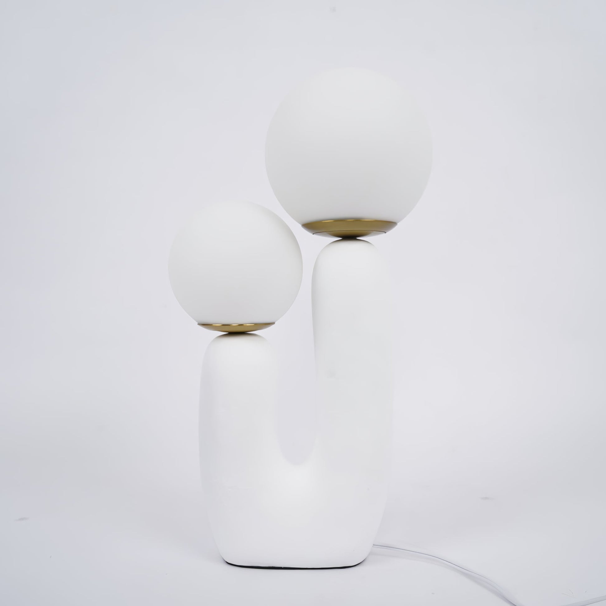 Samtida stil bordslampa med naturlig accent | Veska