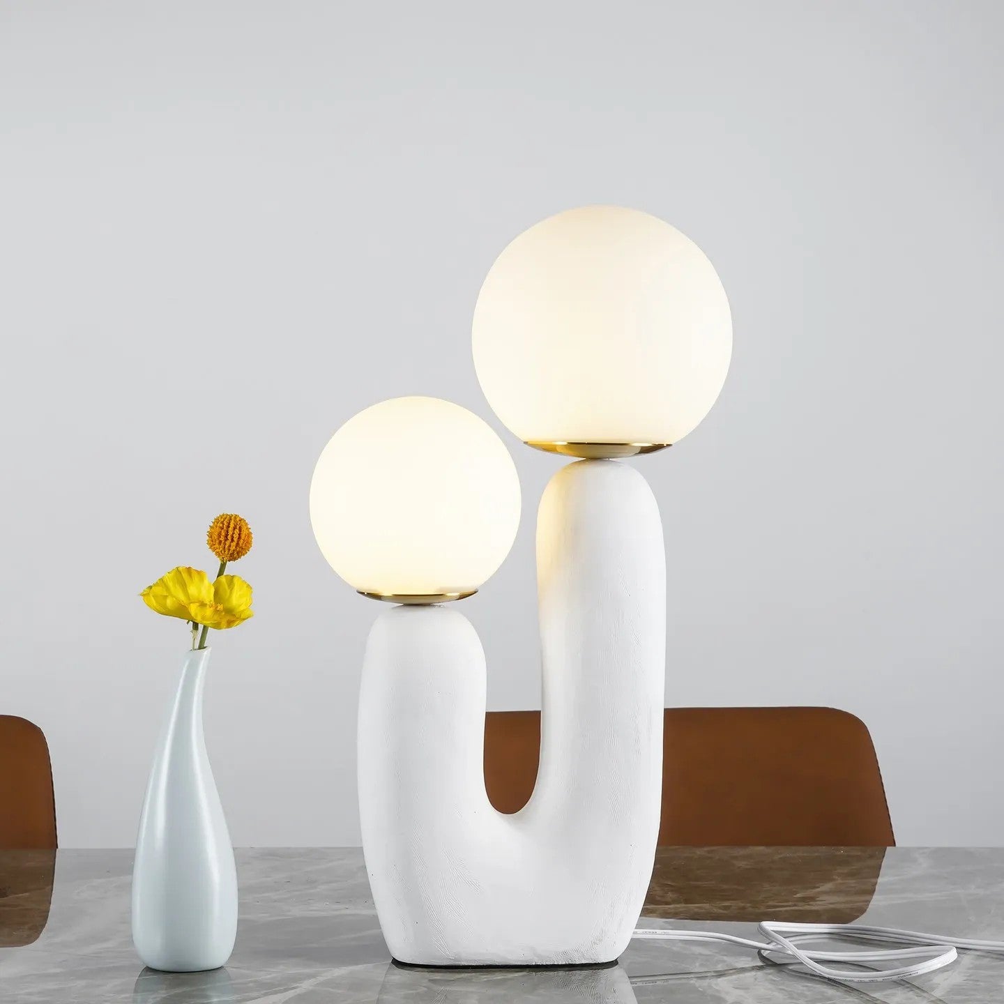 Samtida stil bordslampa med naturlig accent | Veska
