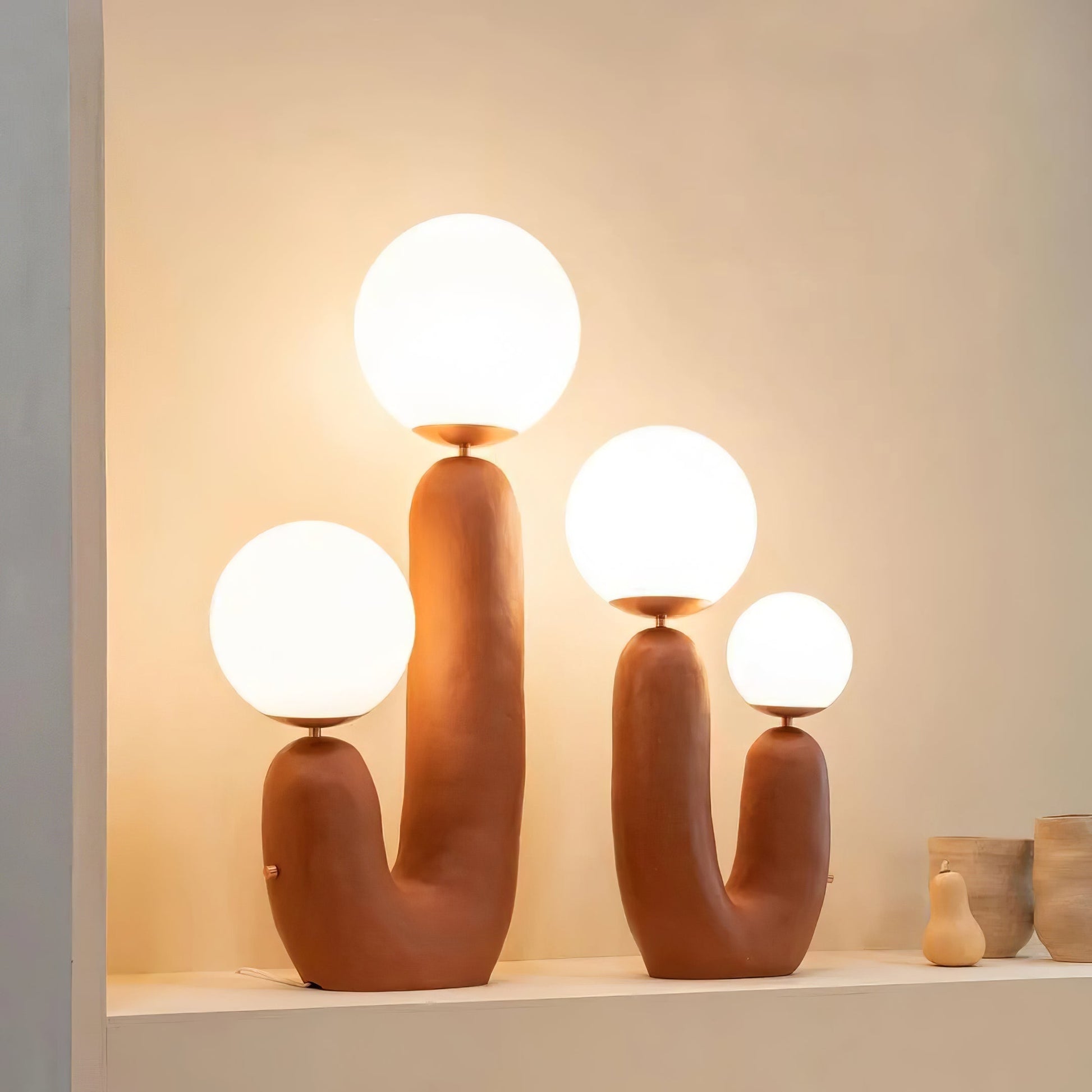 Samtida stil bordslampa med naturlig accent | Veska