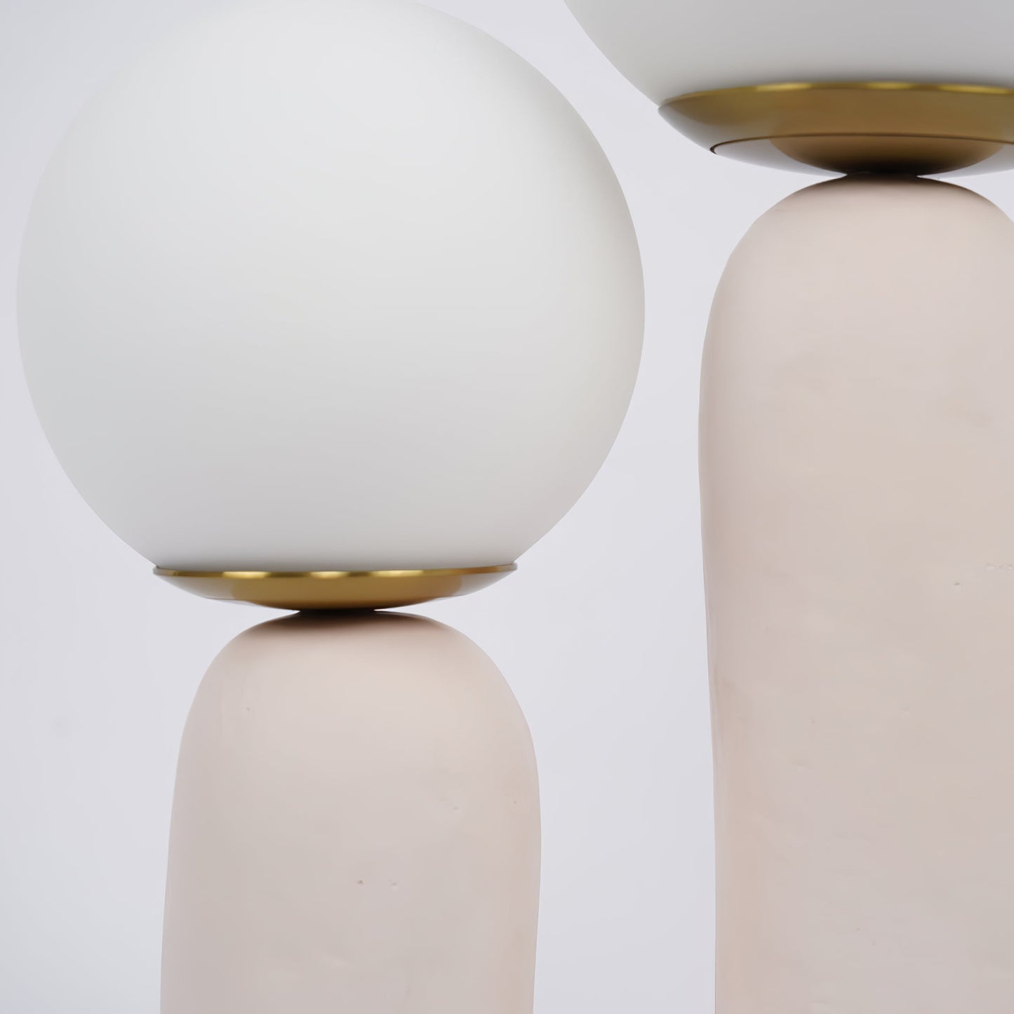 Samtida stil bordslampa med naturlig accent | Veska