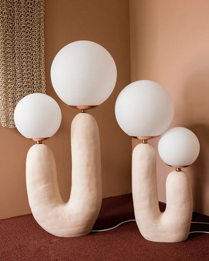 Samtida stil bordslampa med naturlig accent | Veska