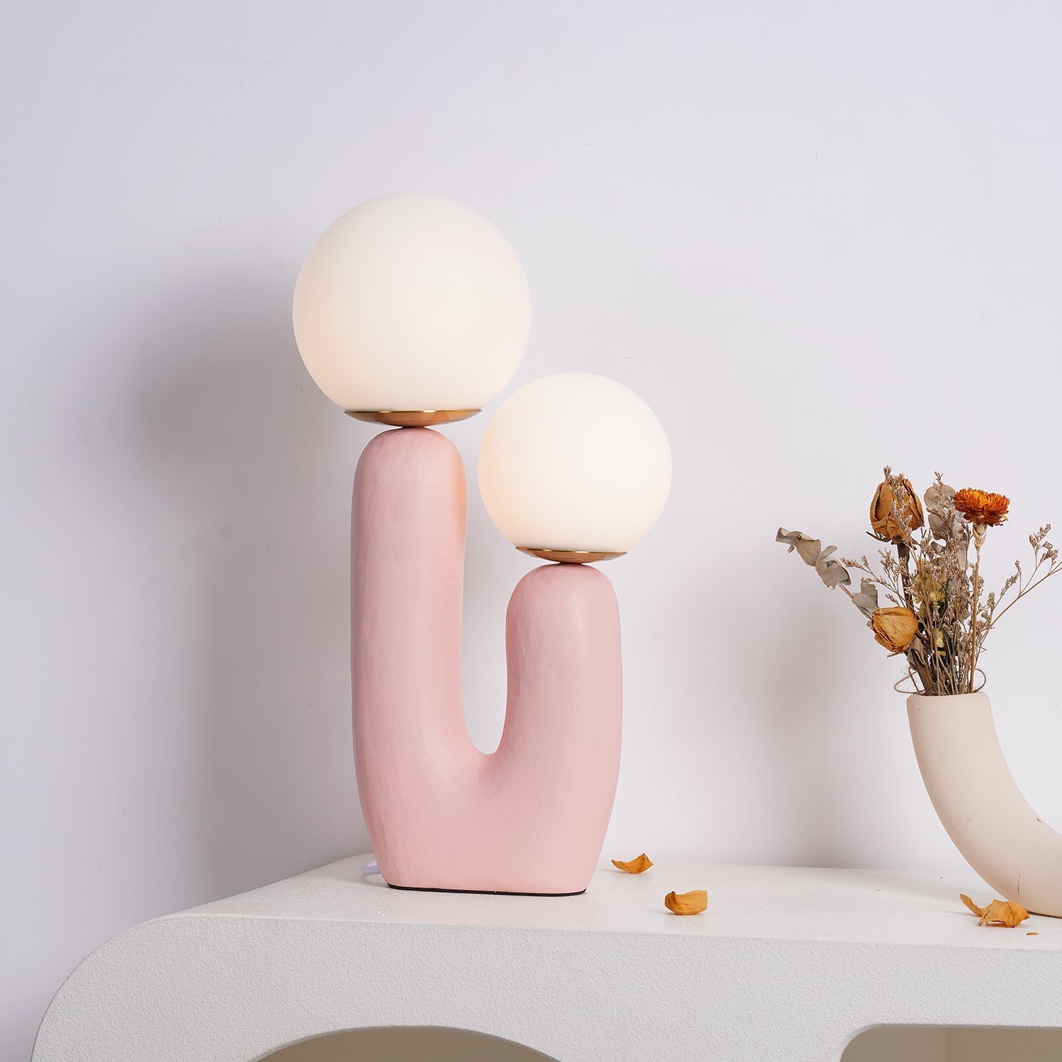 Samtida stil bordslampa med naturlig accent | Veska