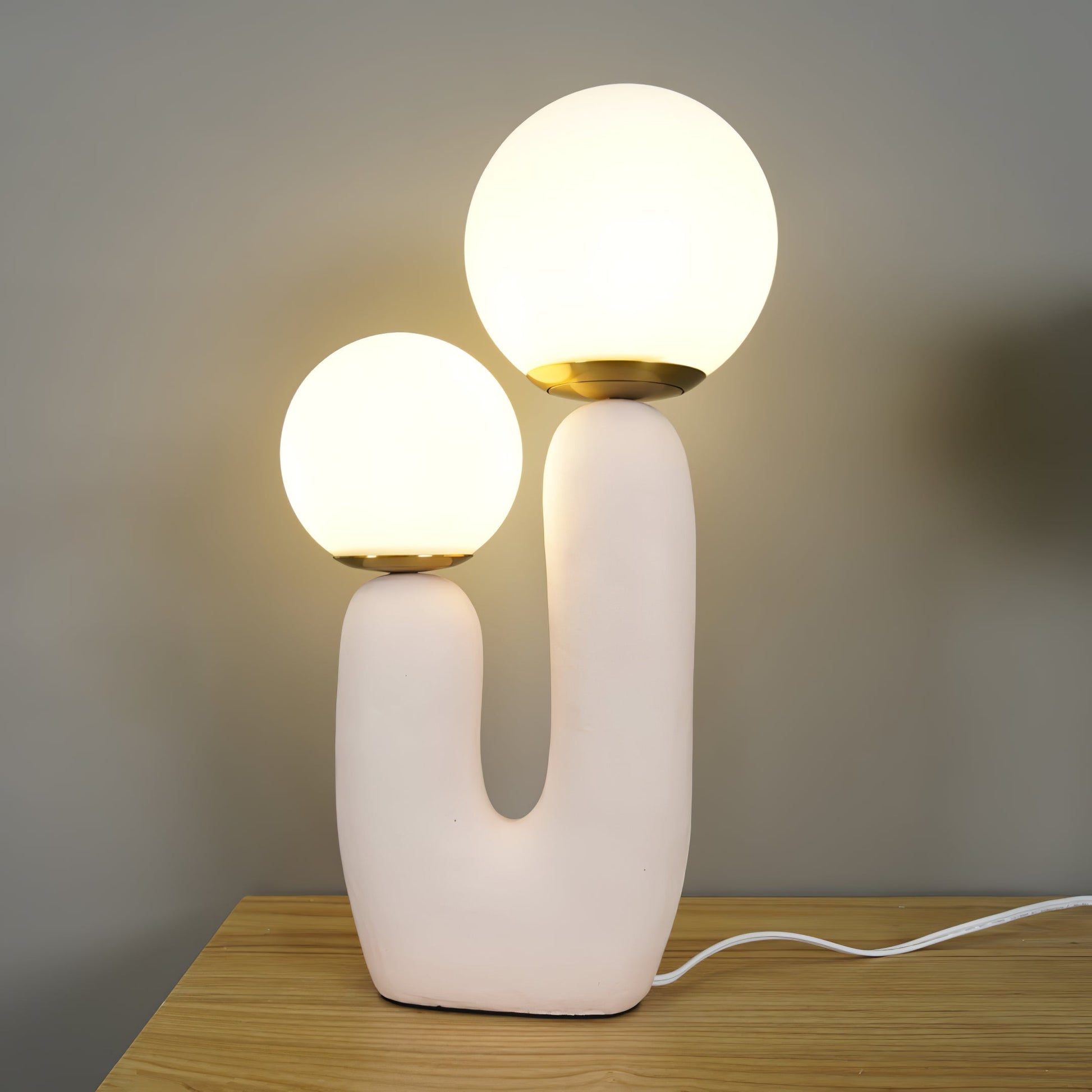 Samtida stil bordslampa med naturlig accent | Veska