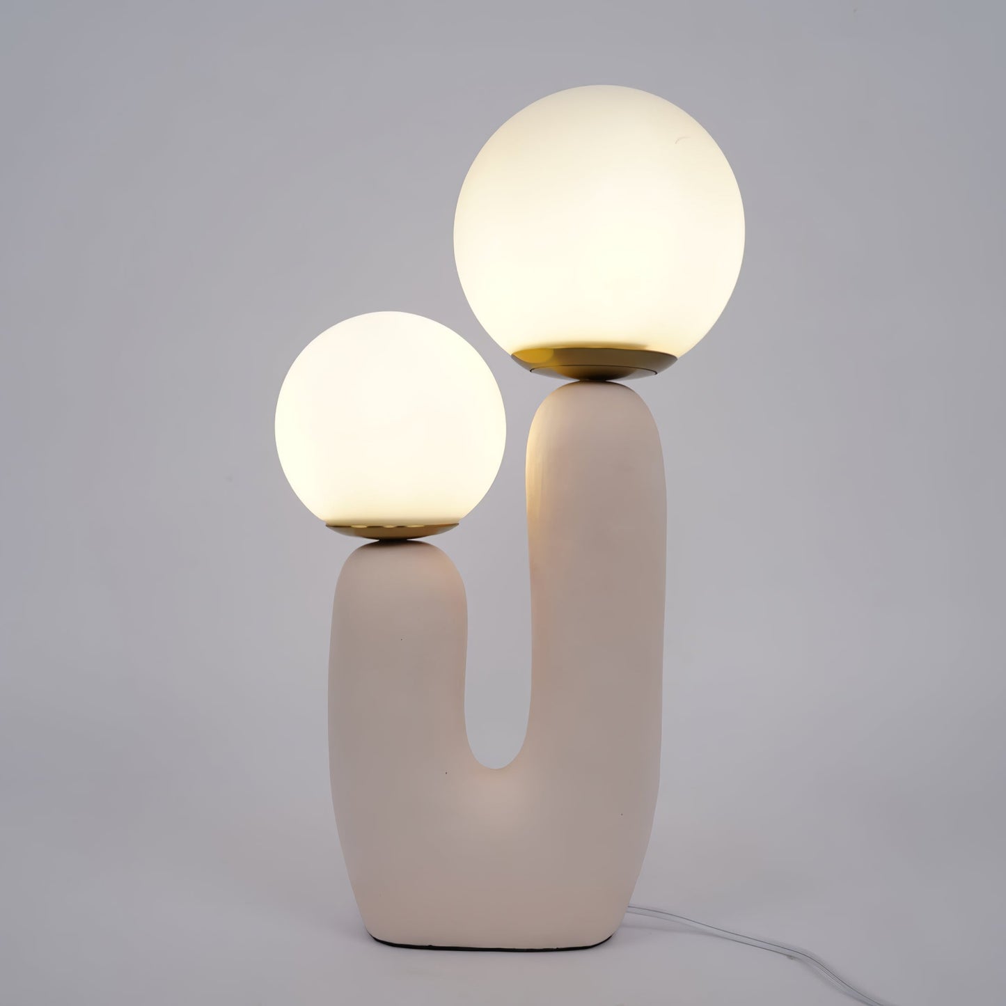 Samtida stil bordslampa med naturlig accent | Veska