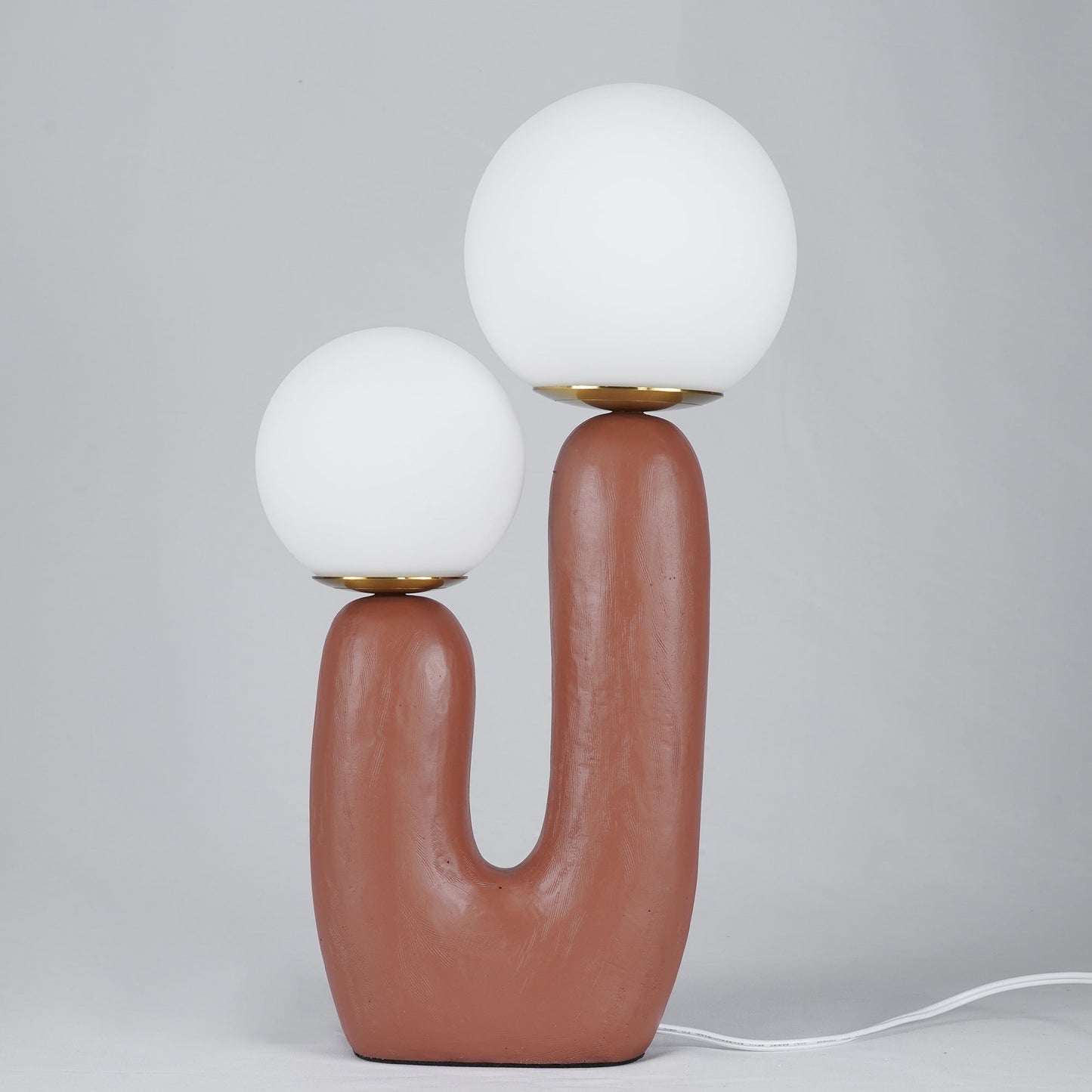 Samtida stil bordslampa med naturlig accent | Veska