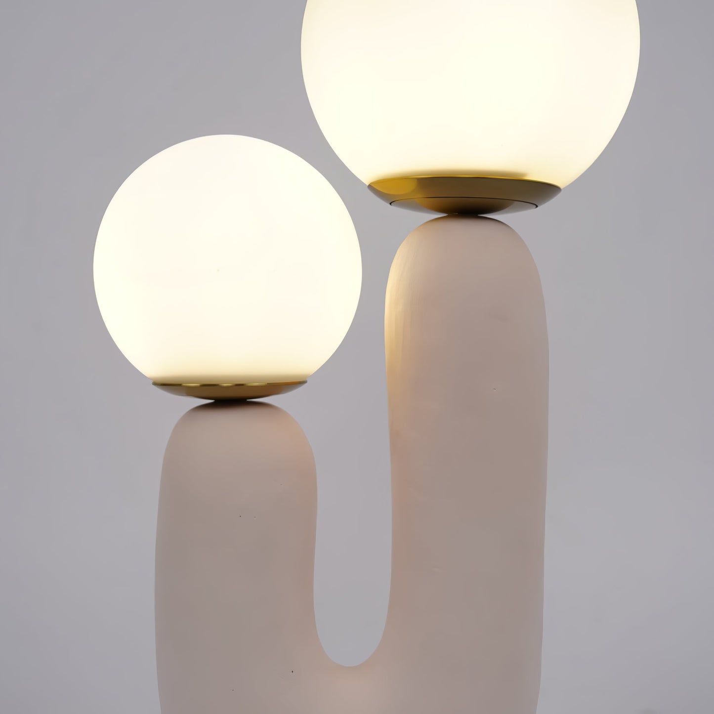 Samtida stil bordslampa med naturlig accent | Veska