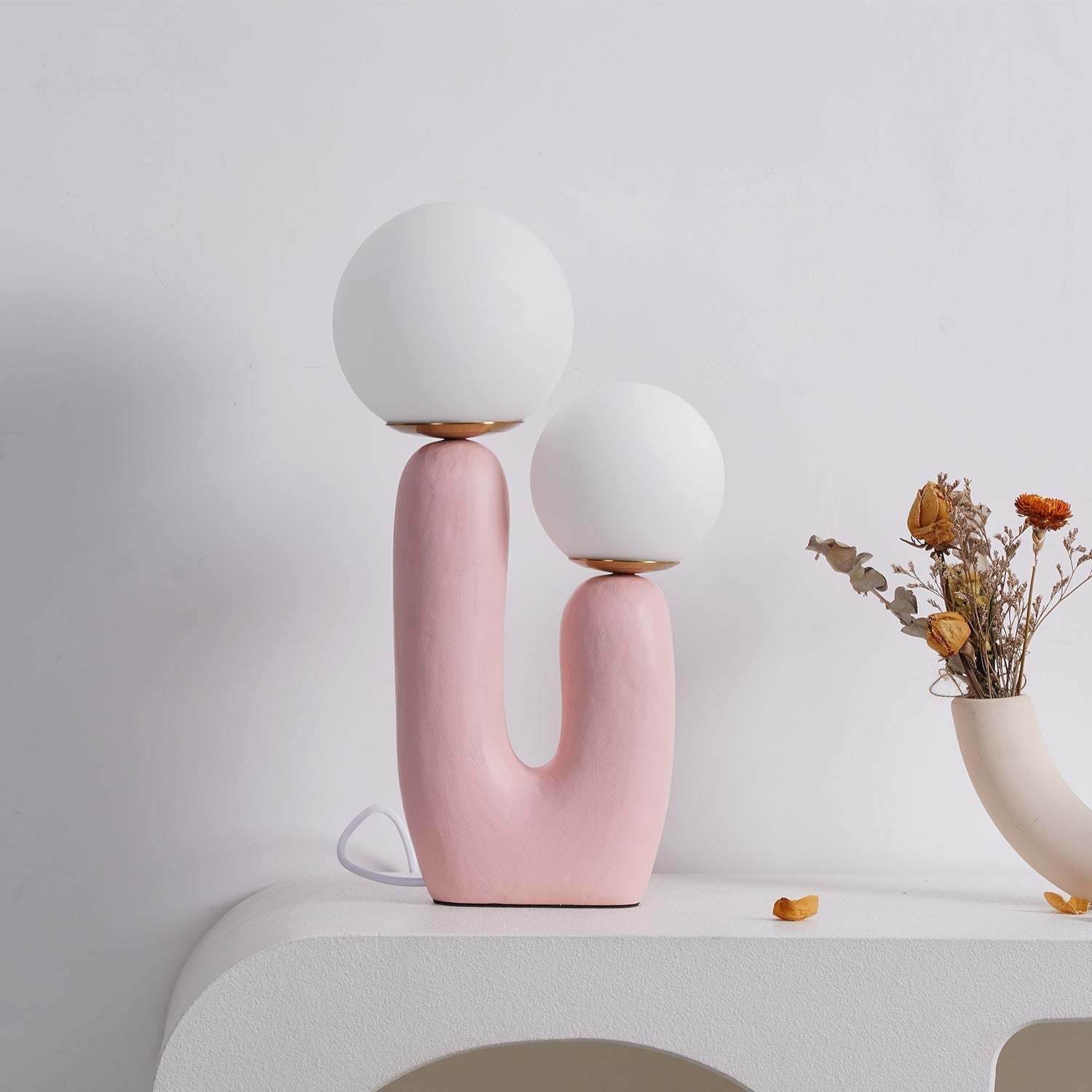 Samtida stil bordslampa med naturlig accent | Veska