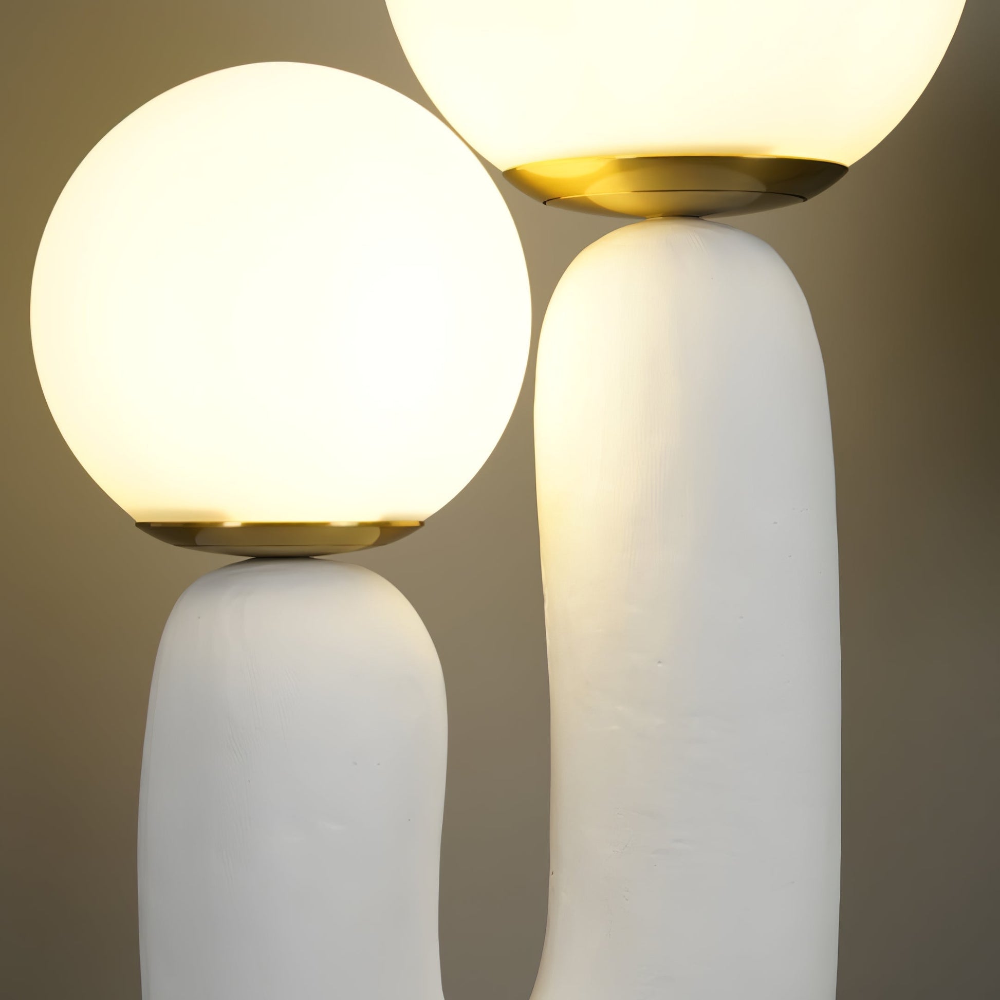 Samtida stil bordslampa med naturlig accent | Veska
